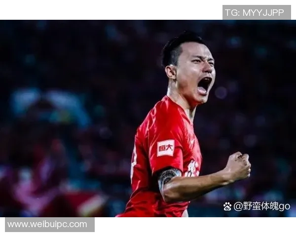 碧眼足球明星的名字盘点与他们的辉煌成就一览 碧眼足球明星的名字盘点与他们的辉煌成就一览