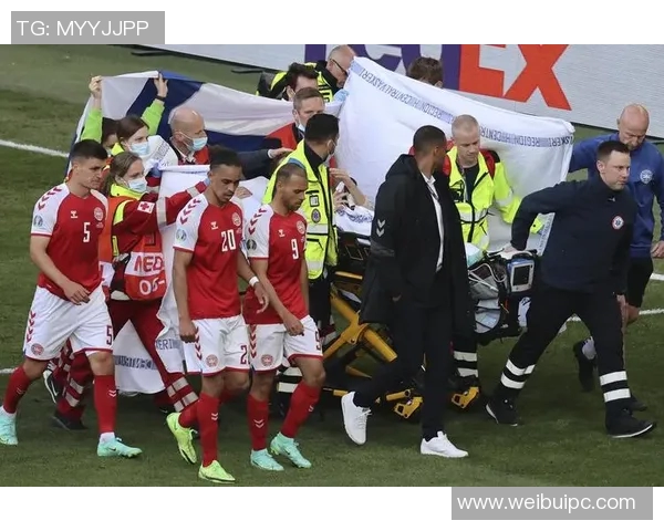 足球明星在比赛中突然晕倒引发关注视频播放瞬间令人心痛 足球明星在比赛中突然晕倒引发关注视频播放瞬间令人心痛