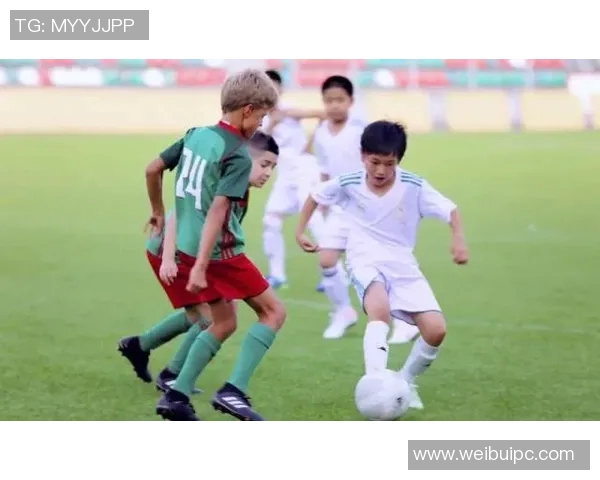 从青涩少年到绿茵传奇足球明星的成长之路与奋斗故事 从青涩少年到绿茵传奇足球明星的成长之路与奋斗故事